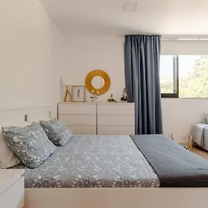 Stylish And Elegant - View And Location In Downton Coimbra